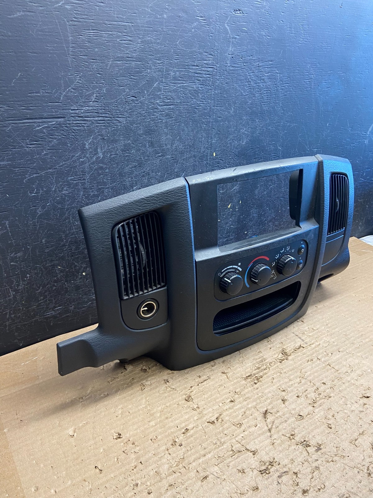 2002 to 2005 Dodge Ram Radio Climate Control Dash Air Vent Bezel Trim AG8776 DG3