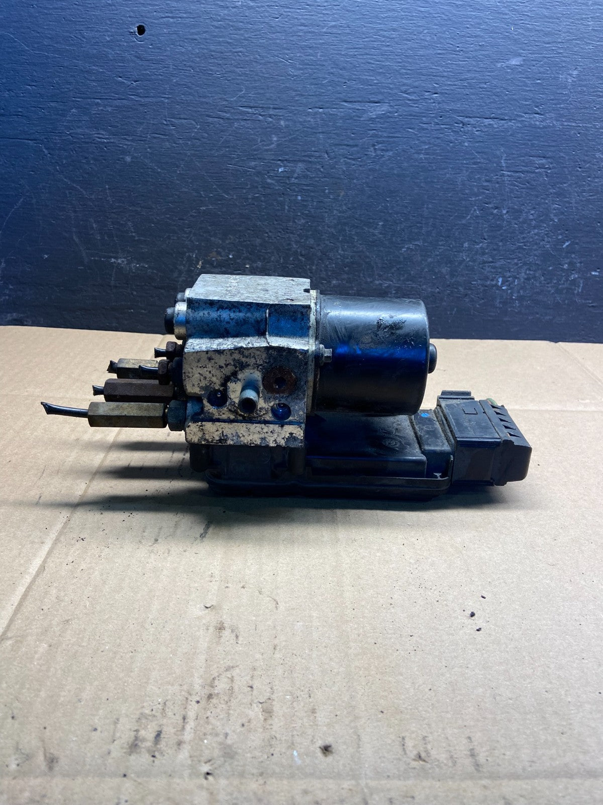 2002 2004 Ford F250 F350 Econoline Anti-Lock ABS Antilock Brake Pump AD1783 DG4