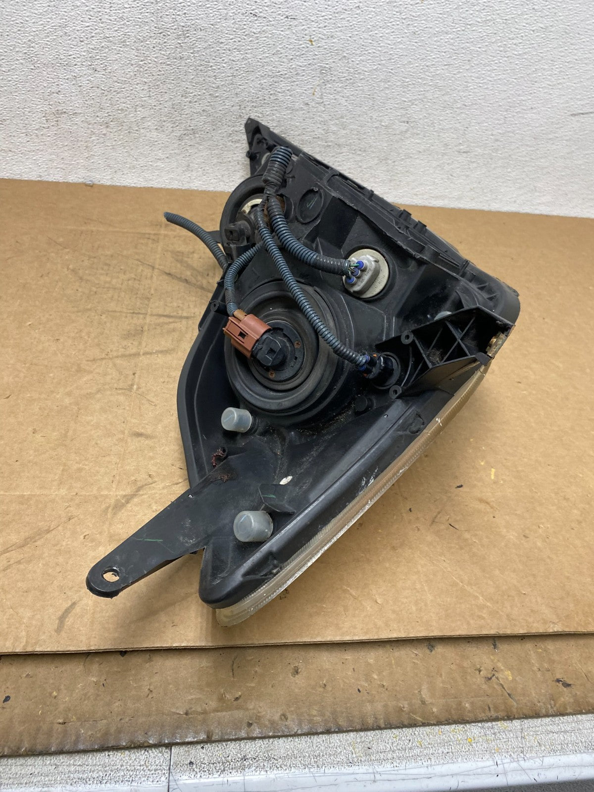 2004-2005 Toyota Sienna Left Driver LH Side Halogen Headlight DEPO AD6249 DW9