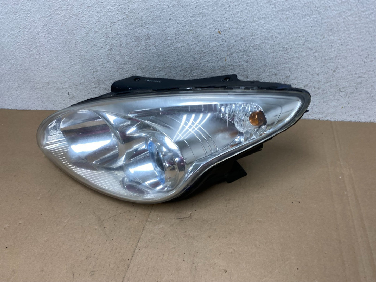2010 to 2012 Hyundai Elantra Touring Left Driver Headlight Halogen AG4544 DW1
