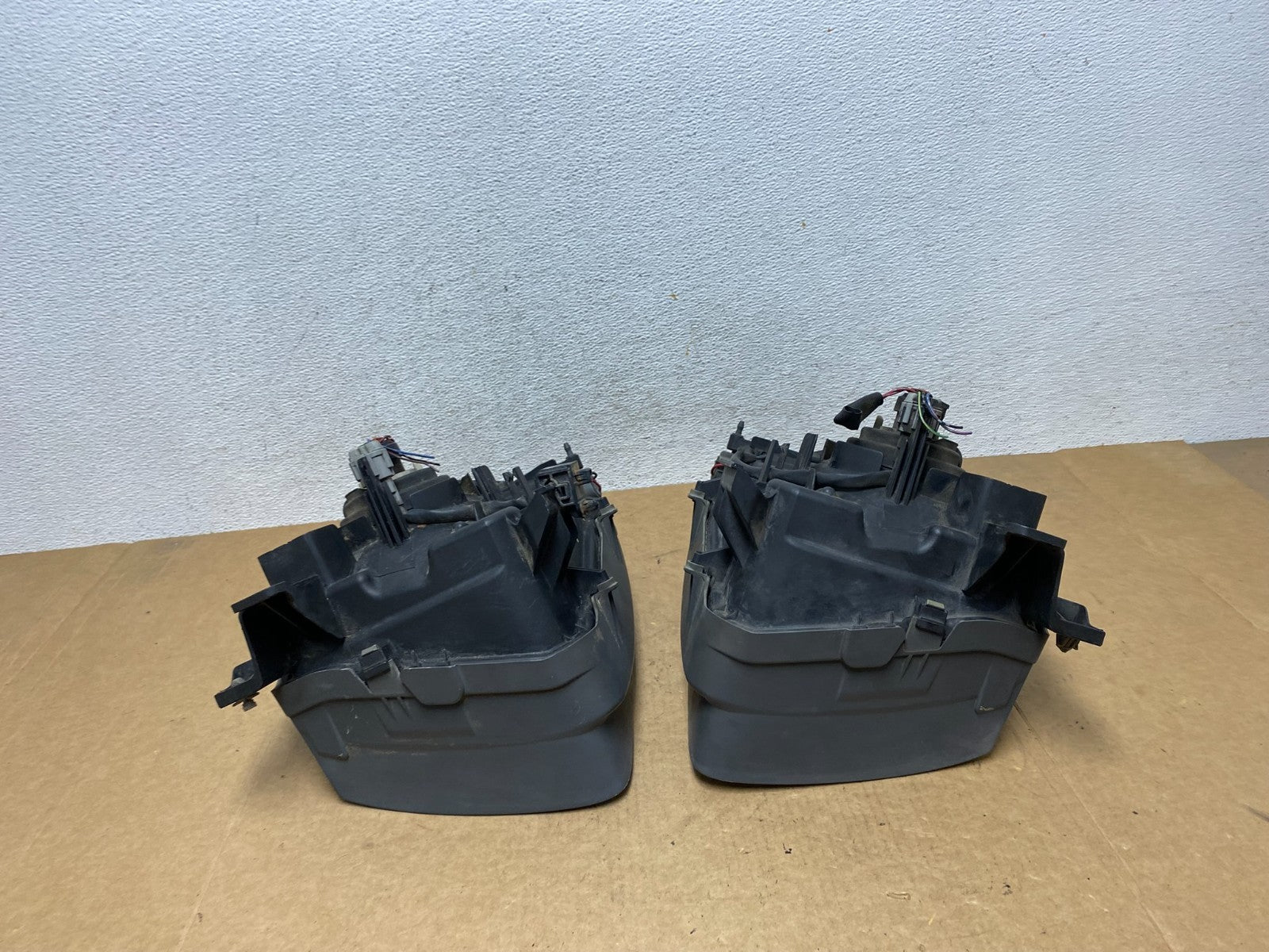 2002 2003 2004 Nissan Xterra Left+Right Side Headlights AE3089 DW9