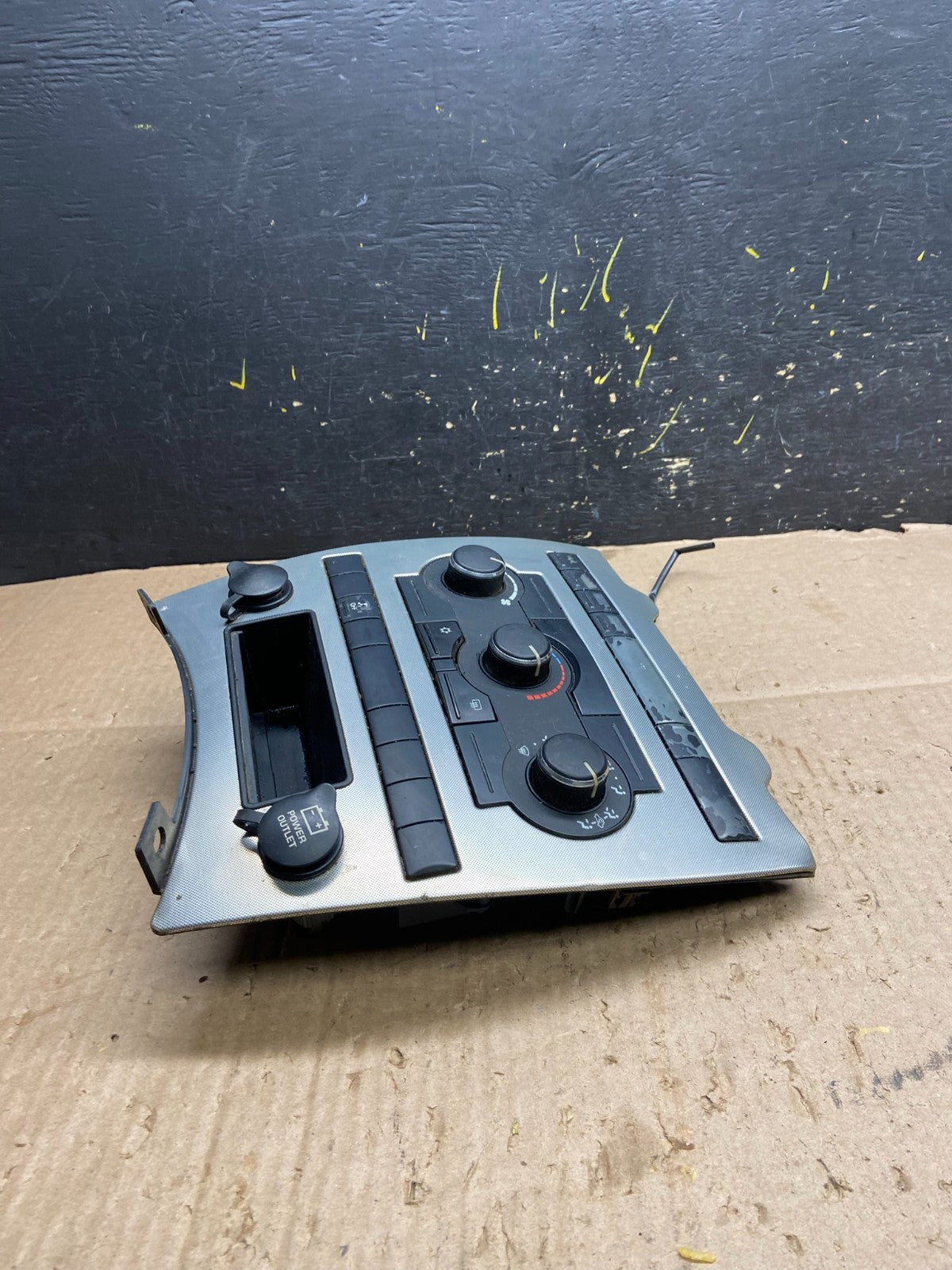2005 to 2007 Jeep Commander Grand Cherokee A/C Climate Control Bezel Y5475 DG4