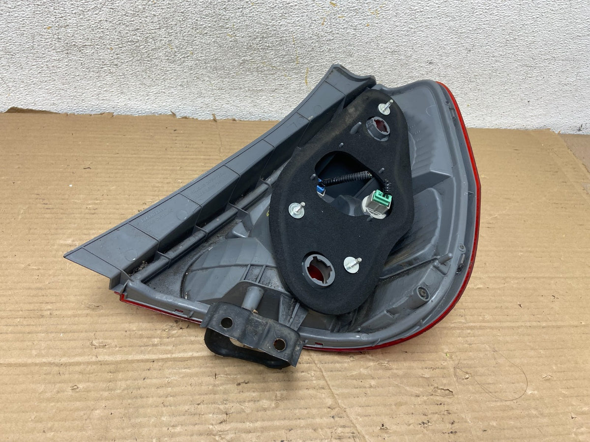 2007 to 2008 Honda Fit Left Driver LH Side Tail Light AH2618 DG5