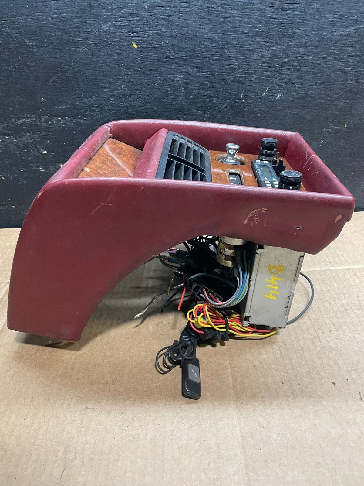 1982 to 1992 Rolls Royce Silver Radio Unit Console N42541