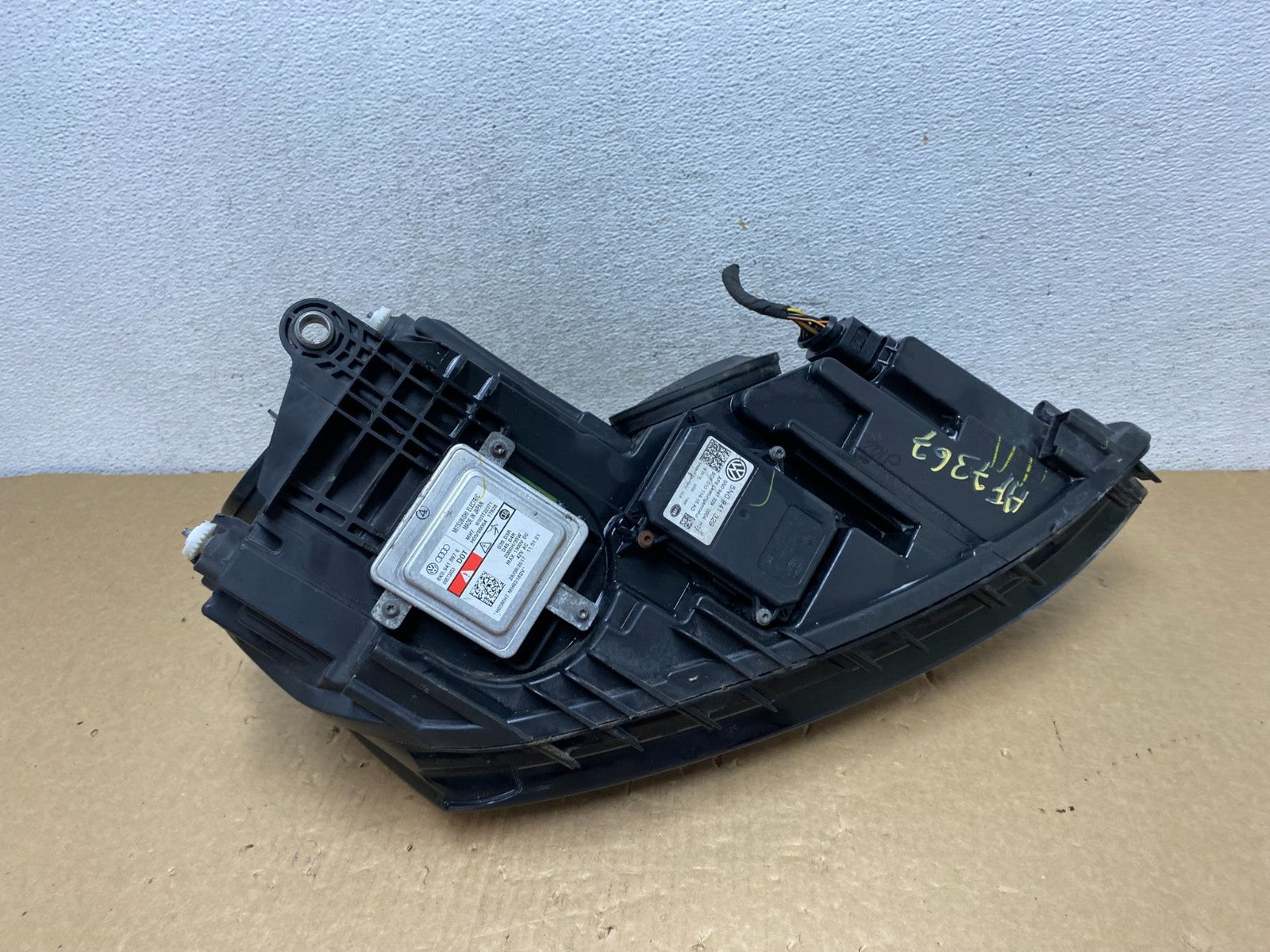 2012 to 2014 Volkswagen Jetta Left Driver LH Headlight Xenon HID AF7367 DW8