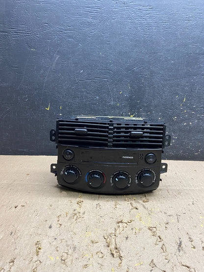 2004-2005 Toyota Sienna A/C Climate Heater Temperature Control Air Vent U5689 DG0