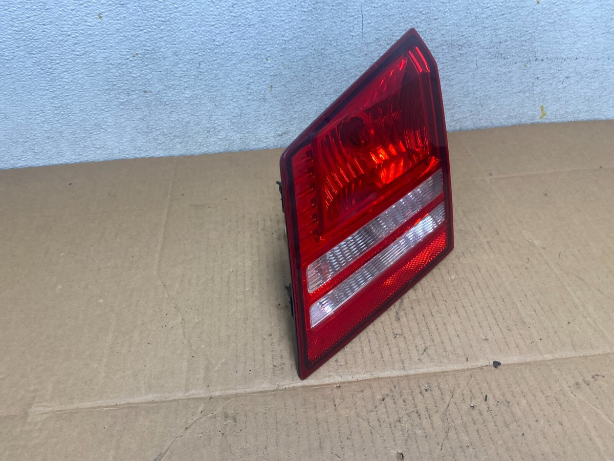NO LED 2009-2011 Dodge Journey Right Passenger side Tail Light Inner M08032