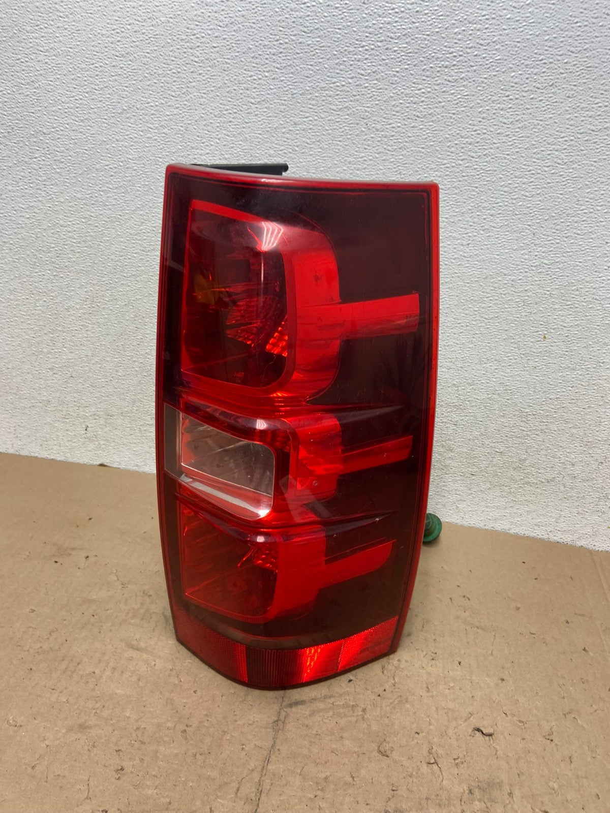 2008-2014 Chevrolet Tahoe Suburban Right Passenger Rh Tail Light AG5573 LK0