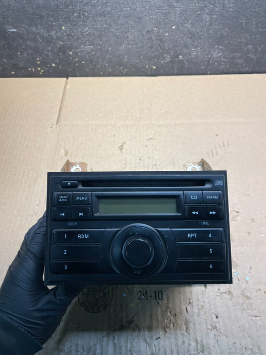 2008 2012 Nissan Pathfinder Armada AM FM CD Radio Receiver OEM V8749 DG0