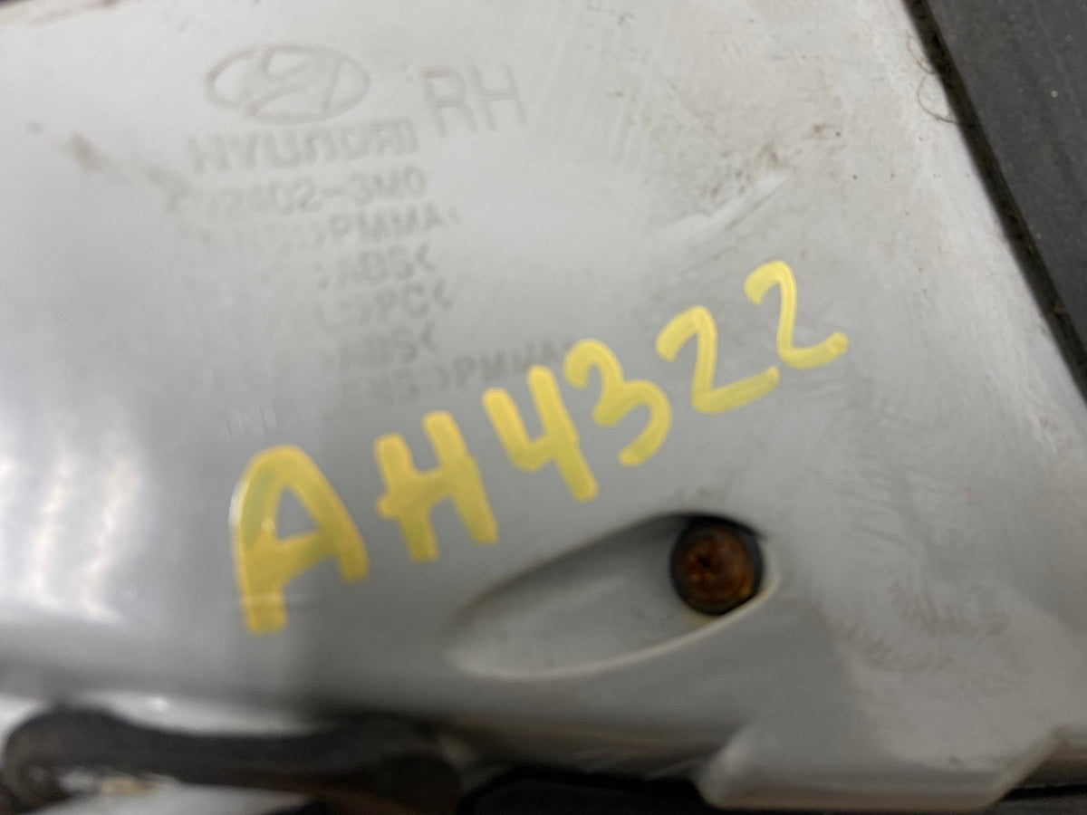 2009-2011 Hyundai Genesis Sedan Right Passenger RH Tail Light AH4322 LK5
