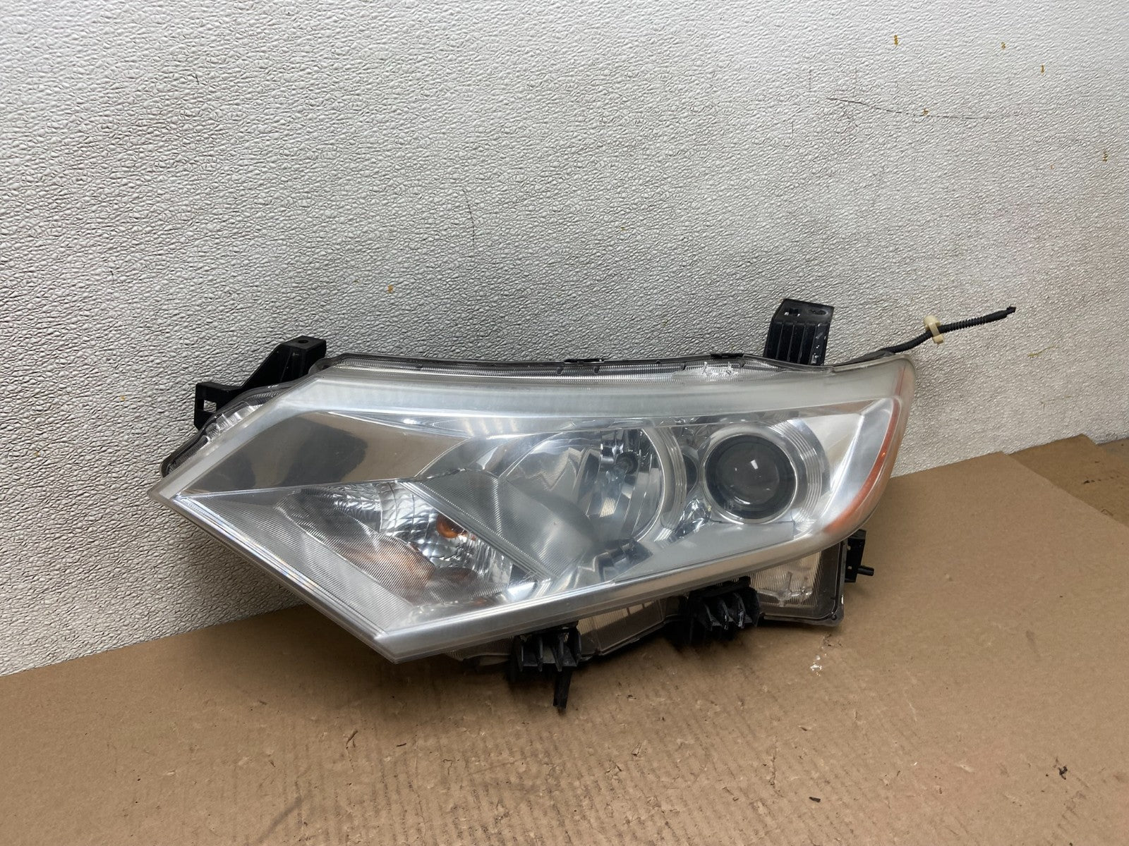 2012 to 2017 Nissan Quest Left Driver LH Side Headlight Halogen Oem AB6075 DW0