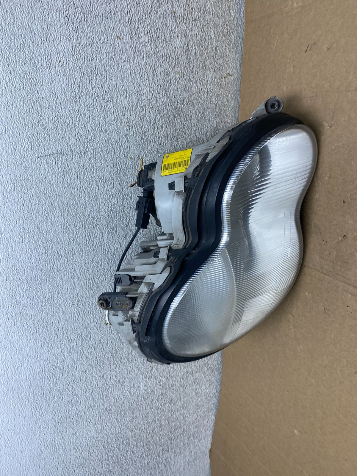 2001 - 2004 Mercedes-Benz C Class Halogen Right Passenger Headlight OEM U9791 DW1