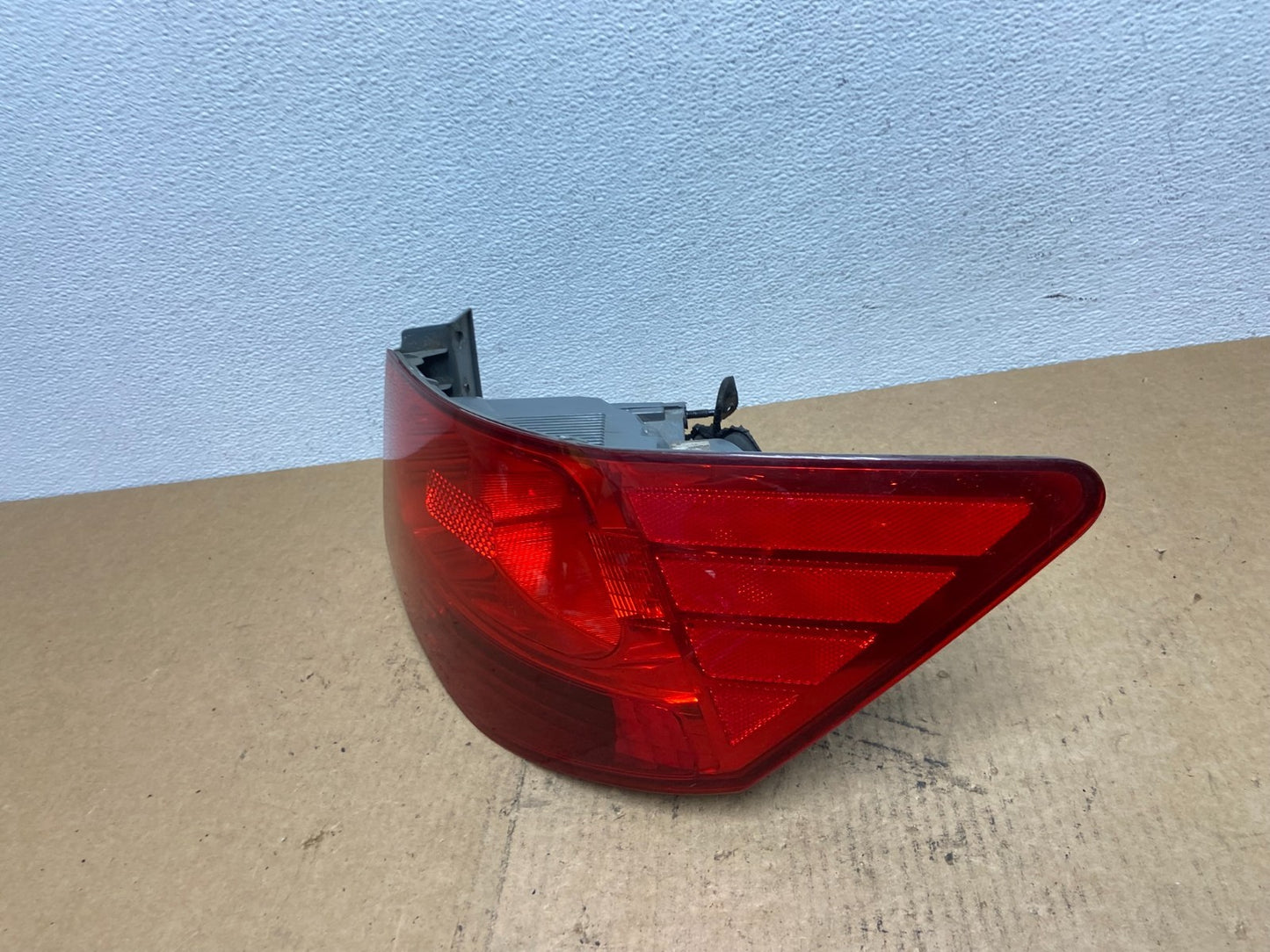 2010-2013 Kia Forte Right Passenger RH Side Tail Light OEM AC3183 DW1