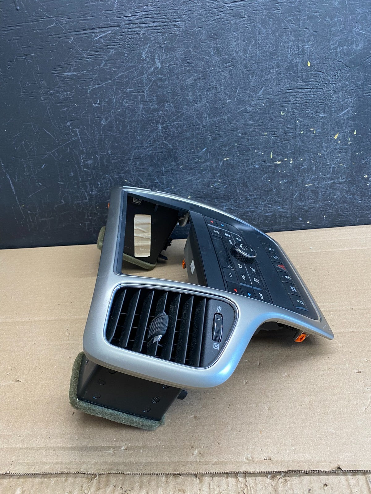 2011-2013 Jeep Grand Cherokee Center Radio Climate Control Bezel Vent AG0073 DG1