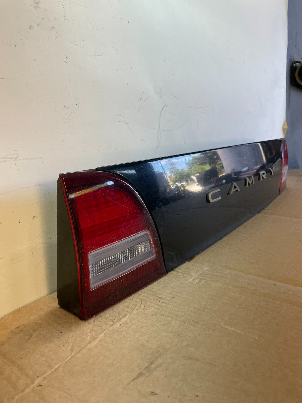 1995 1996 Toyota Camry Center Trunk Rear Tail Light AG7533 DG2