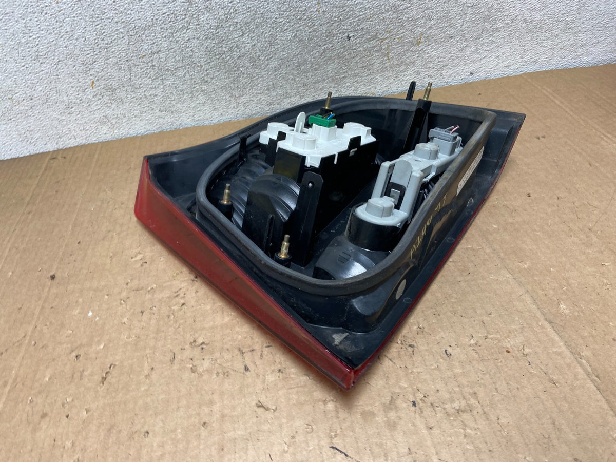 1999-2003 Volvo S80 Left Driver LH Side Tail Light AI9097 LK5