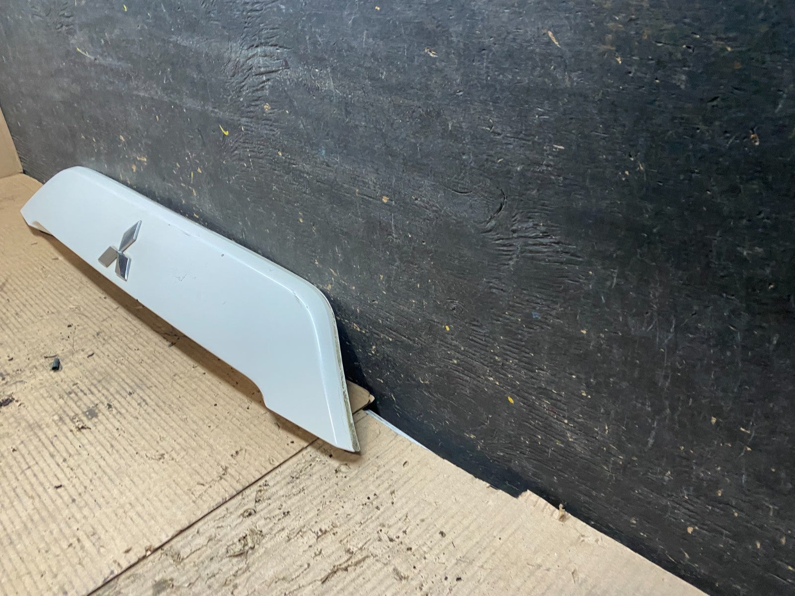 2007 to 2013 Mitsubishi Outlander Rear Hatch Tailgate Trim Molding OEM V9515 DG1