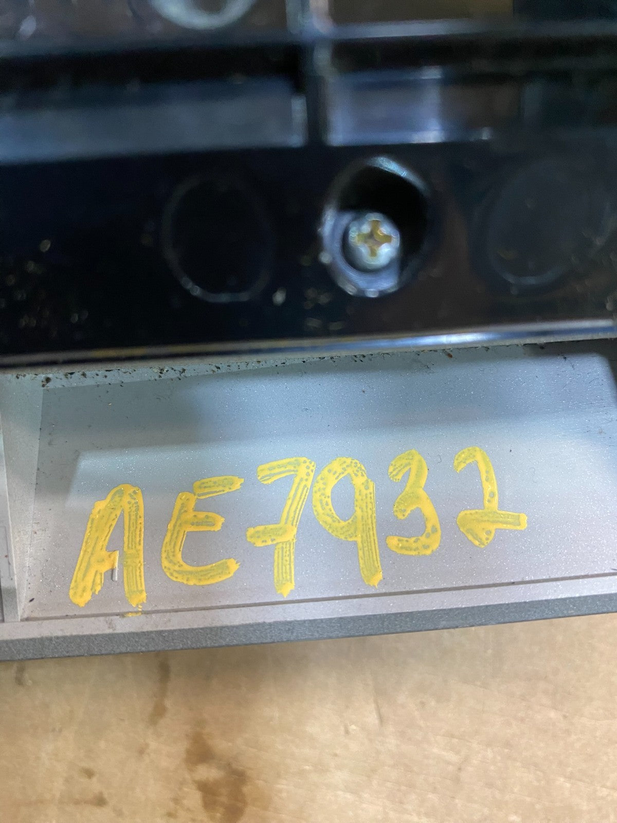 2007 to 2009 Toyota Camry Radio CD Player Climate Control Bezel AE7932 DG7