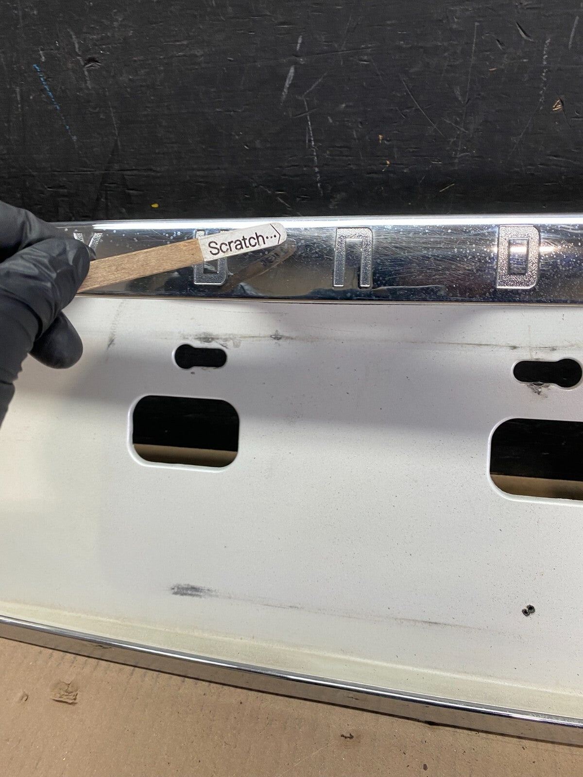 2003 - 2005 Hyundai Xg Trunk Lid Trim License Panel W Reverse Light i7414 DG3