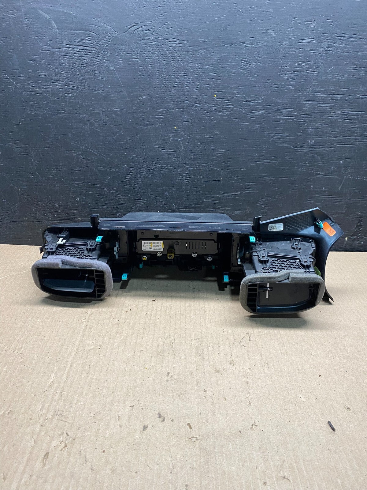 2020 to 2023 Ford  Explorer Console Radio Display Screen Air Vents F4950 DG1 Oem4