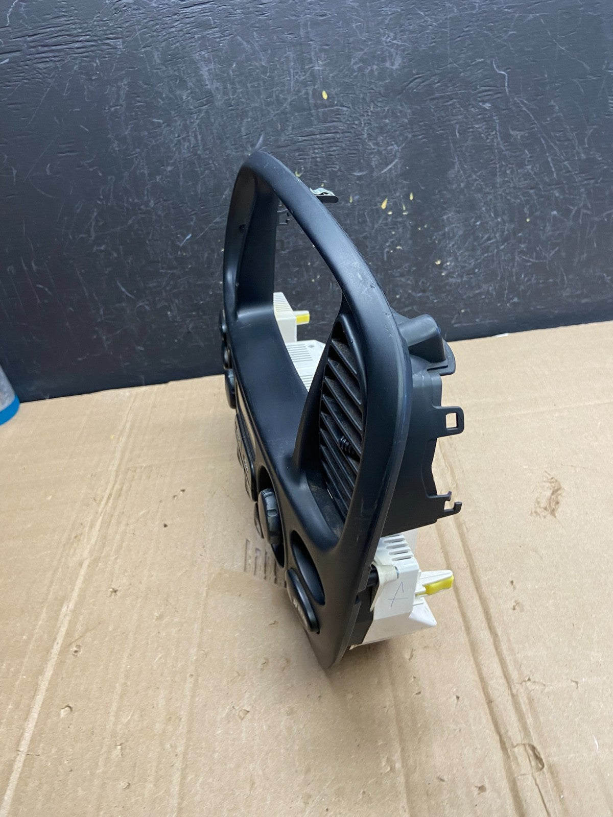 2005 to 2007 Toyota Sequoia AC Temp Heater Climate Control Bezel AD7115 DG4