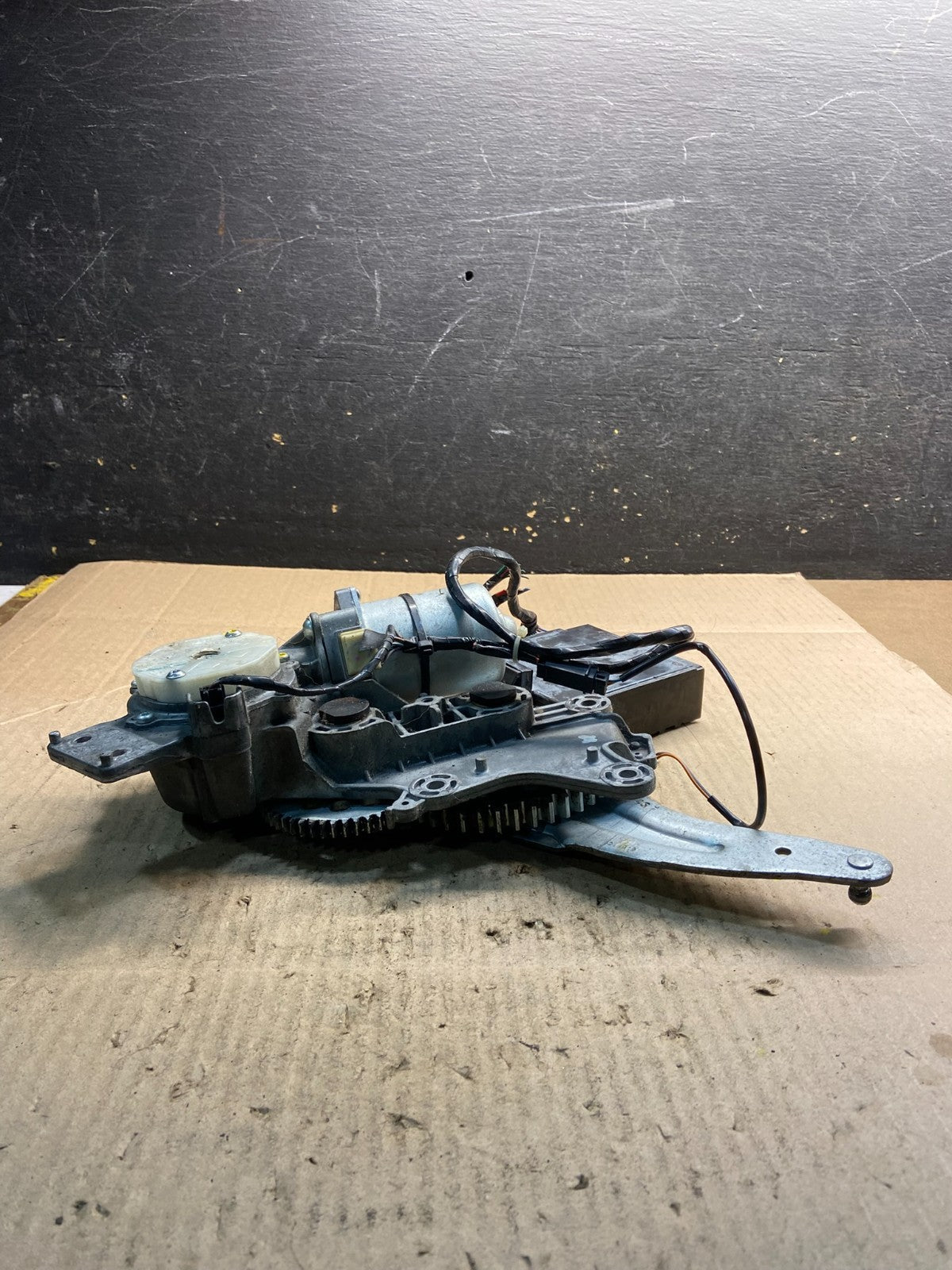 2009 to 2016 GMC Acadia Rear Trunk Liftgate Power Motor Actuator OEM Z0657 DG0