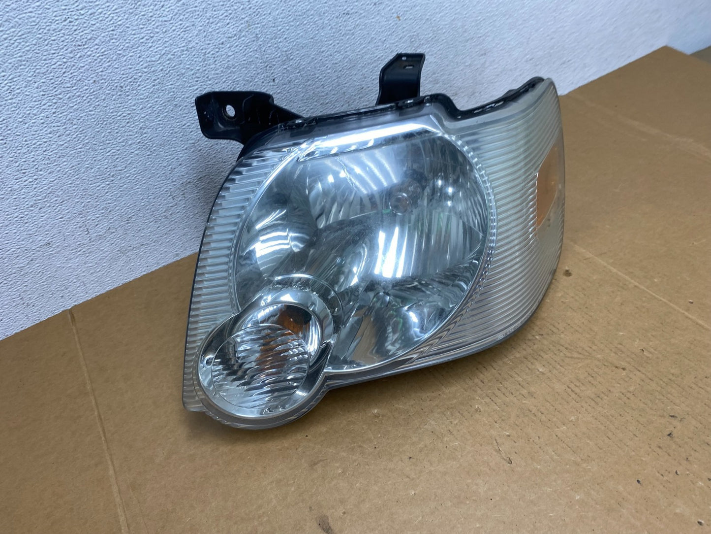 2006 2007 2008 2009 2010 Ford Explorer Left Driver LH Side Headlight AD9067 DW2