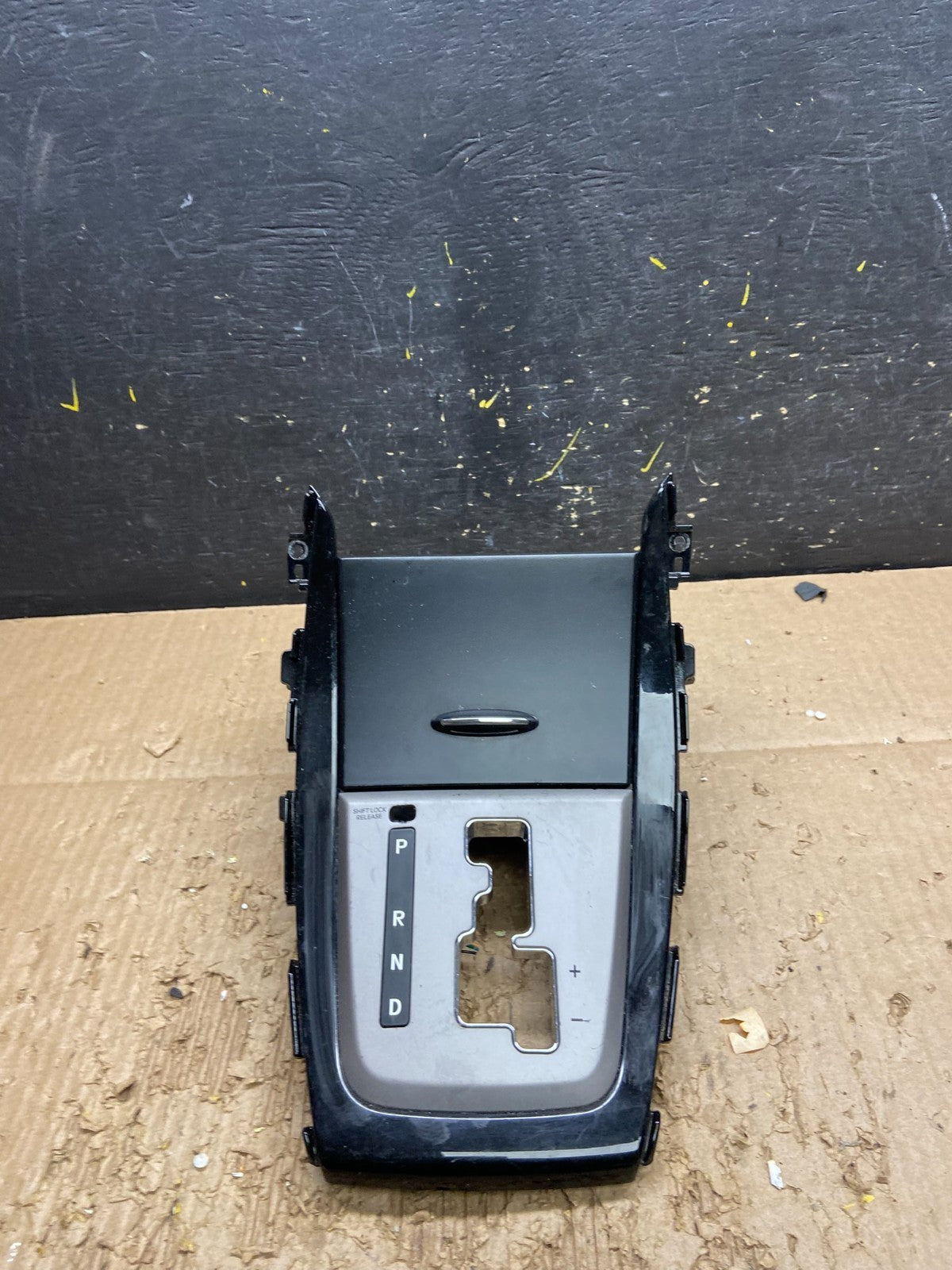 2011 - 2013 Hyundai Elantra Shifter Bezel Center Console Storage Oem v7723 DG0