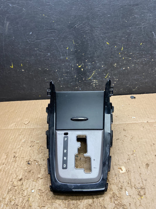 2011 - 2013 Hyundai Elantra Shifter Bezel Center Console Storage Oem v7723 DG0
