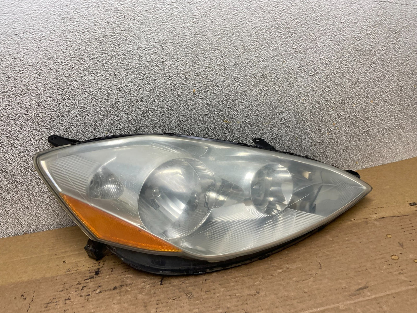 2006 to 2010 Toyota Sienna Right Passenger Rh Side Headlight Halogen AB3334 DW0