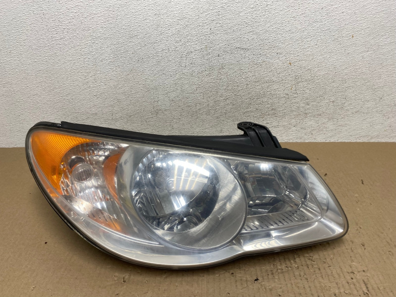 2007 2008 2009 2010 Hyundai Elantra Right Passenger Side Headlight AE7076 LK0
