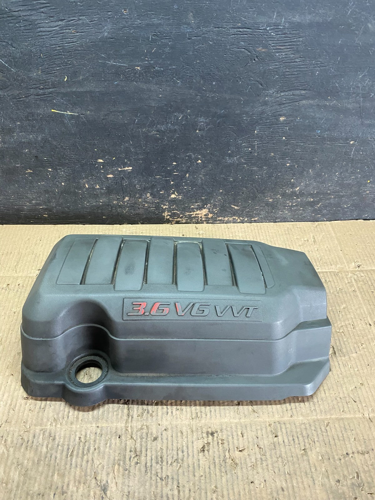 2007 to 2008 GMC Acadia 3.6L VVT Engine Cover Shield t9477 DG0