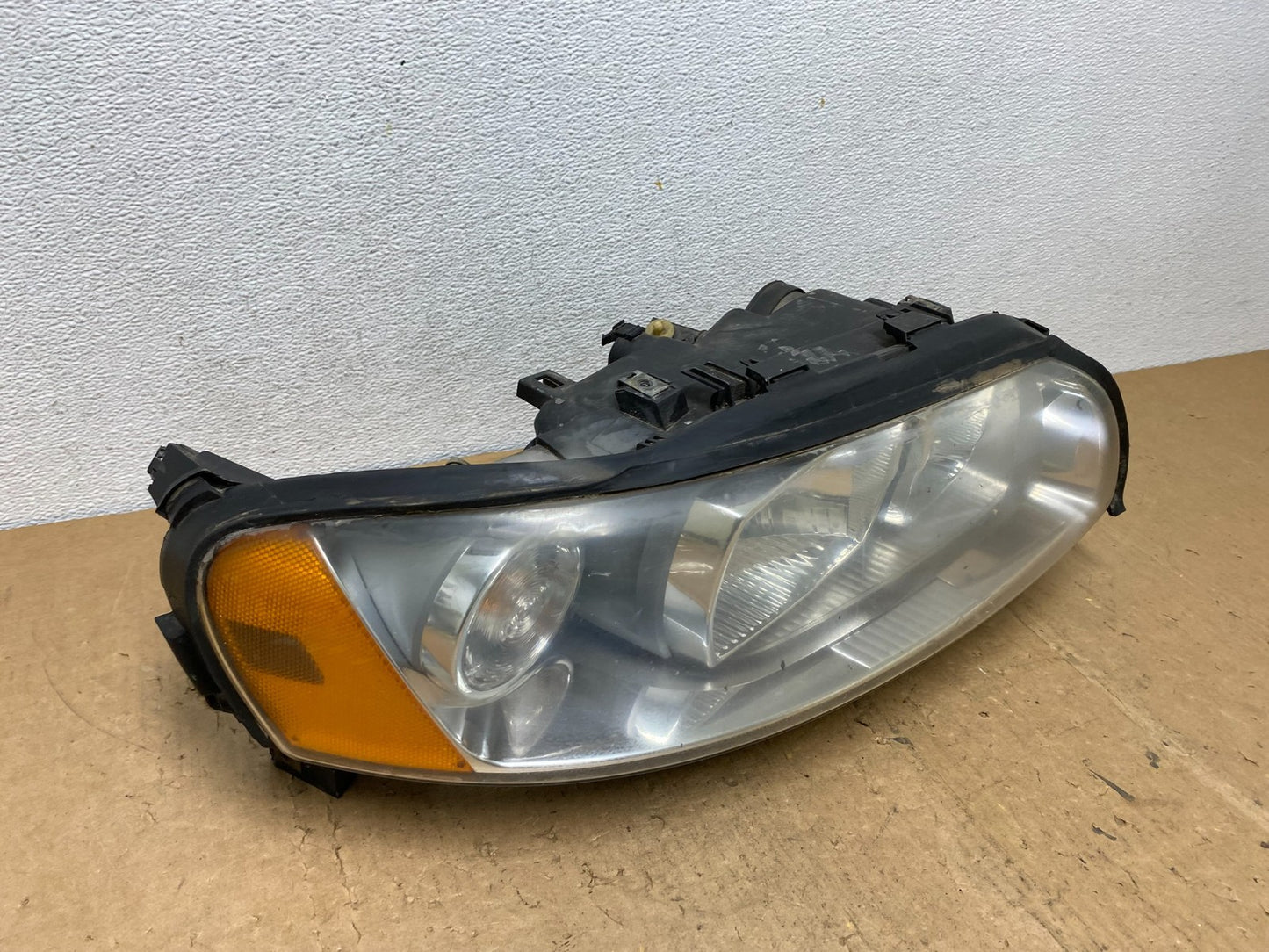2005-2009 Volvo S60 Passenger Right Passenger RH Side Headlight AD0549 DW2