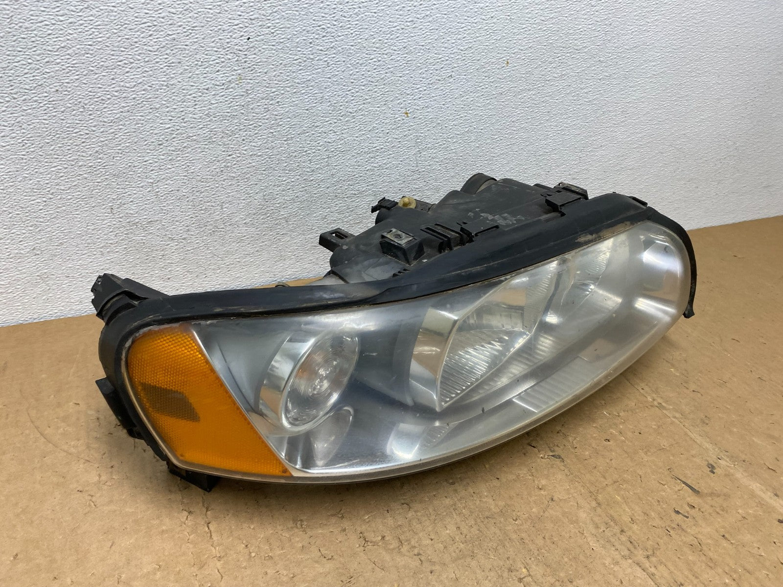 2005-2009 Volvo S60 Passenger Right Passenger RH Side Headlight AD0549 DW2