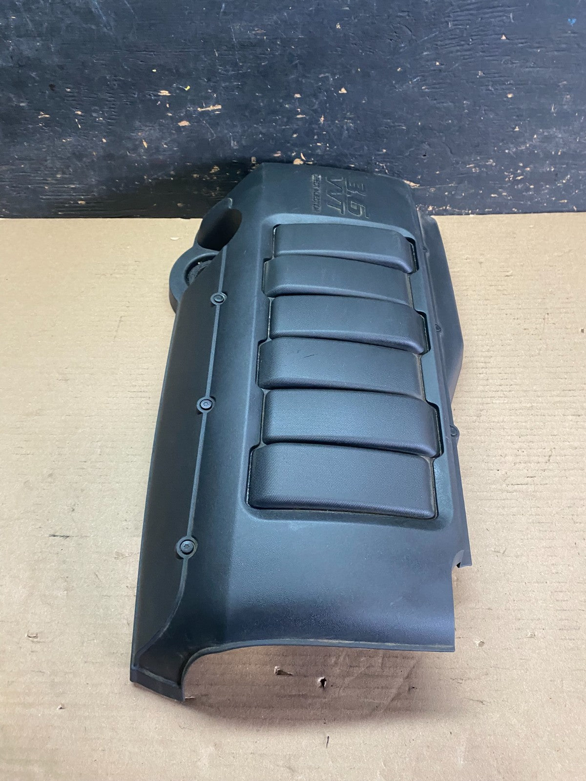 2007 to 2008 GMC Acadia 3.6L VVT Engine Cover Shield OEM s1217 DG2