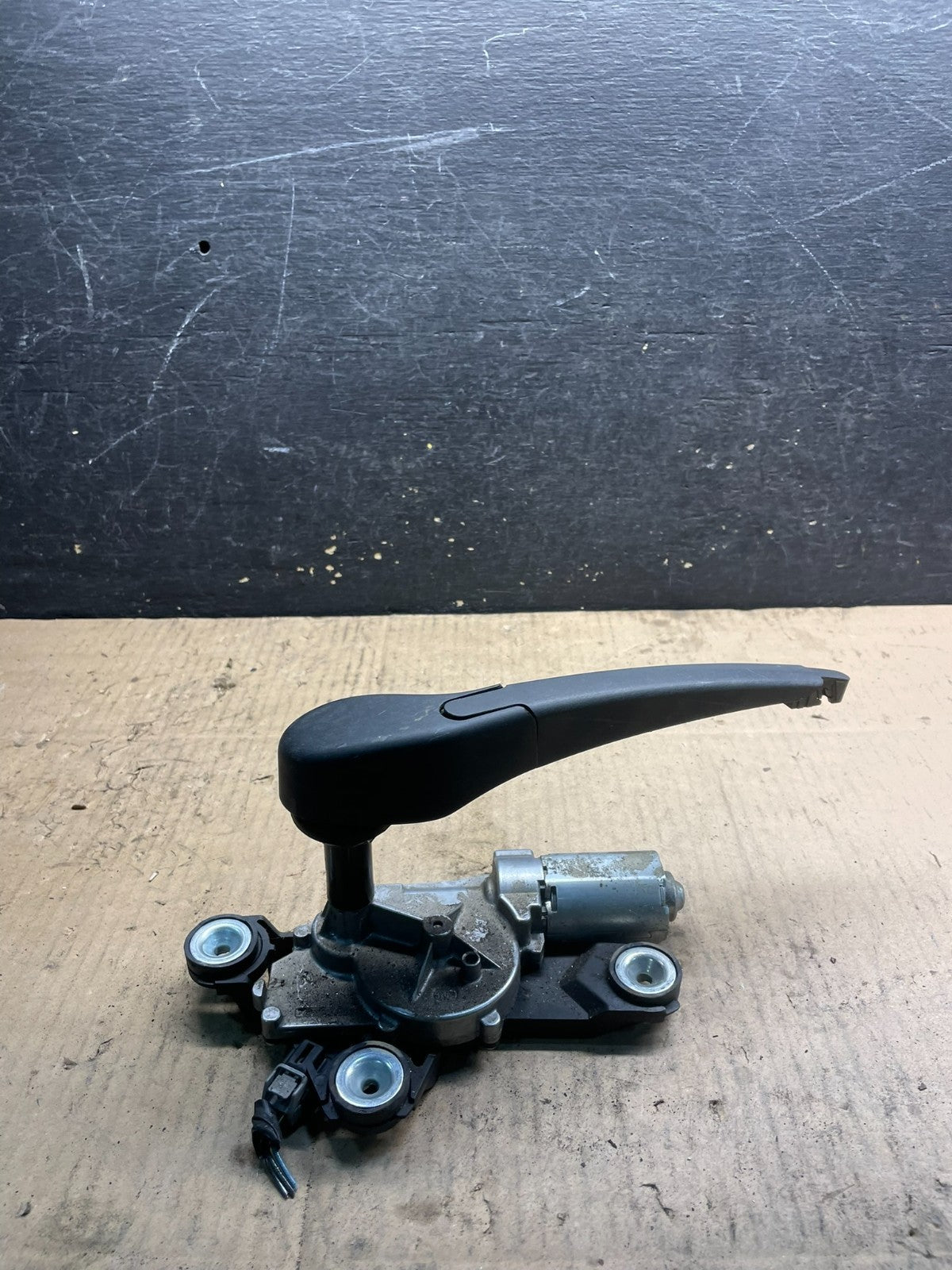 2012 to 2014 Ford Focus Rear Windshield Wiper Motor OEM BV61-17K441-AA W7170 DG1