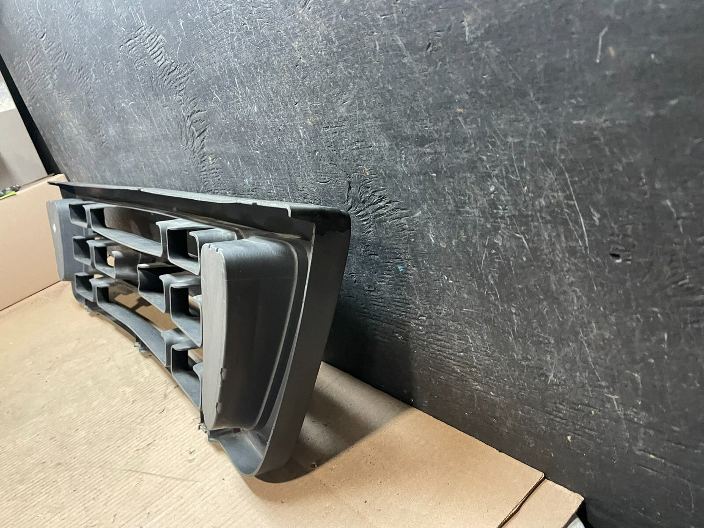 2003 to 2007 Ford Econoline E150 E250 E350 Front Grille Grille J7032 OEM DG4
