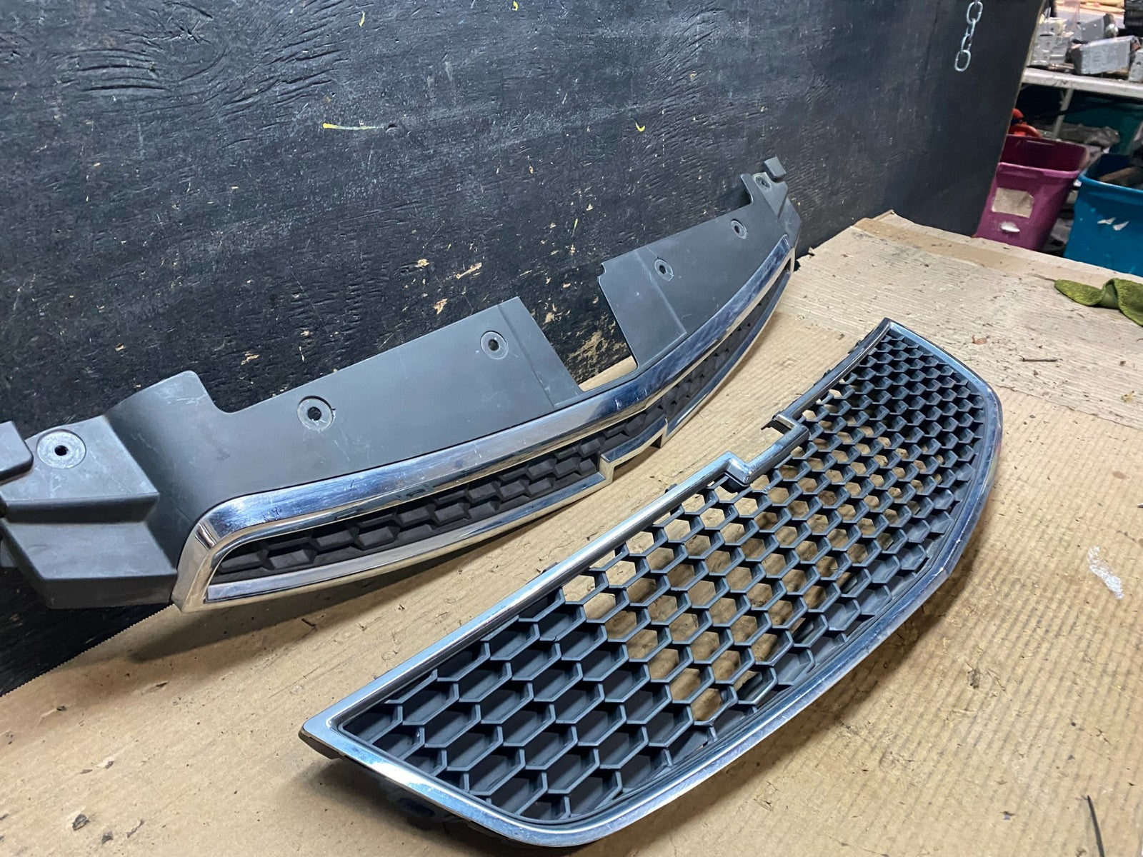 2011 to 2014 Chevrolet Cruze Upper Lower Set Grill Grille V9300 DG2