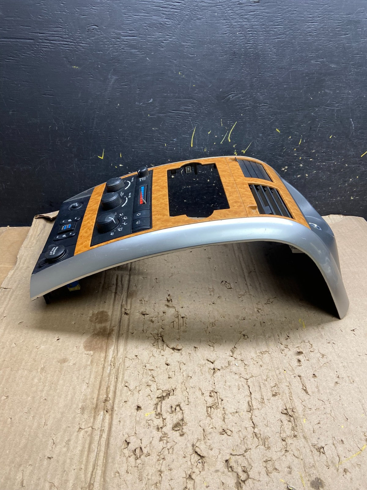 2005-2009 Dodge Durango Heat AC Climate Temperature Control Radio Bezel X6354 DG3