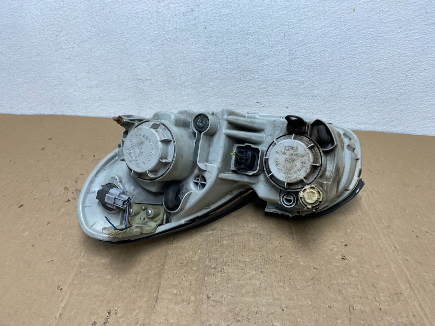 2002-2005 Hyundai Sonata Right Passenger Headlight Halogen AC7250 DW6