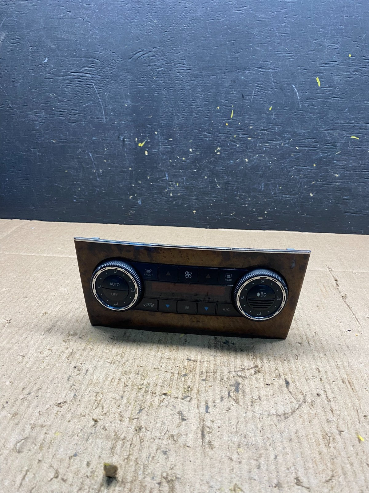 2005-2009 Mercedes W209 CLK350 A/C Heater Climate Control Trim R6258 DG0