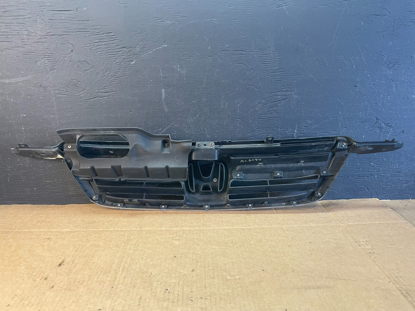 2002 to 2004 Honda CR-V CRV Front Upper Grille Grill Chrome AC5094 DG4