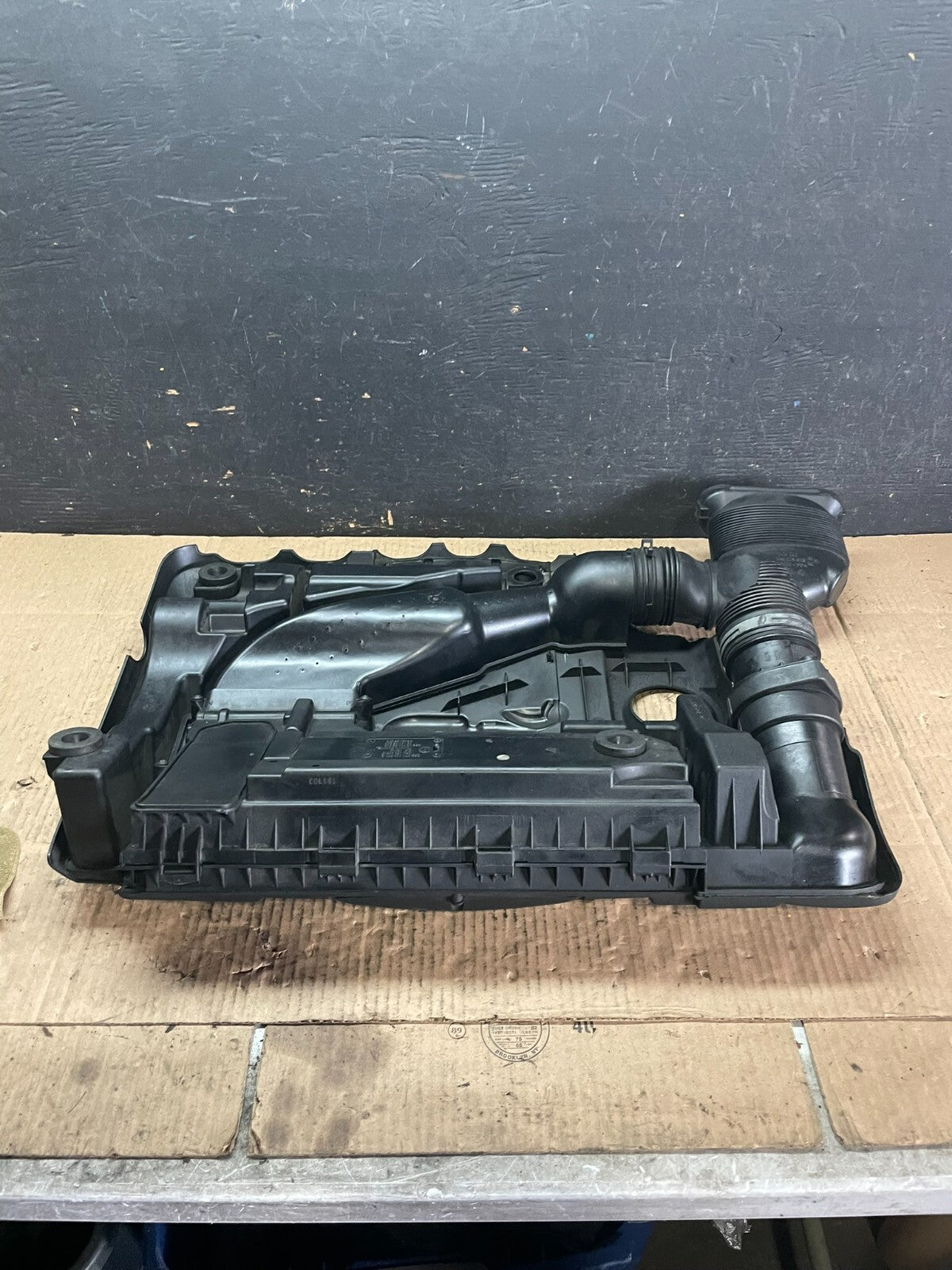 2005 to 2008 Volkswagen Jetta Beetle 2.5L Passat Engine Cover 07k129601G M9118 D5