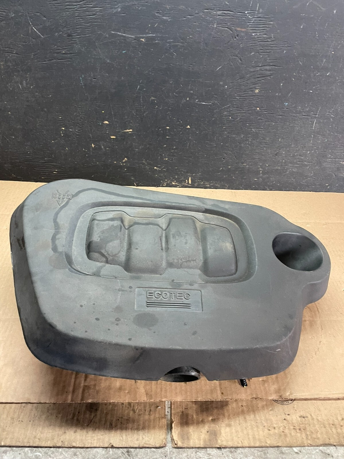 2006 to 2011 Chevrolet HHR Engine Motor Cover Shield M9027 DG0