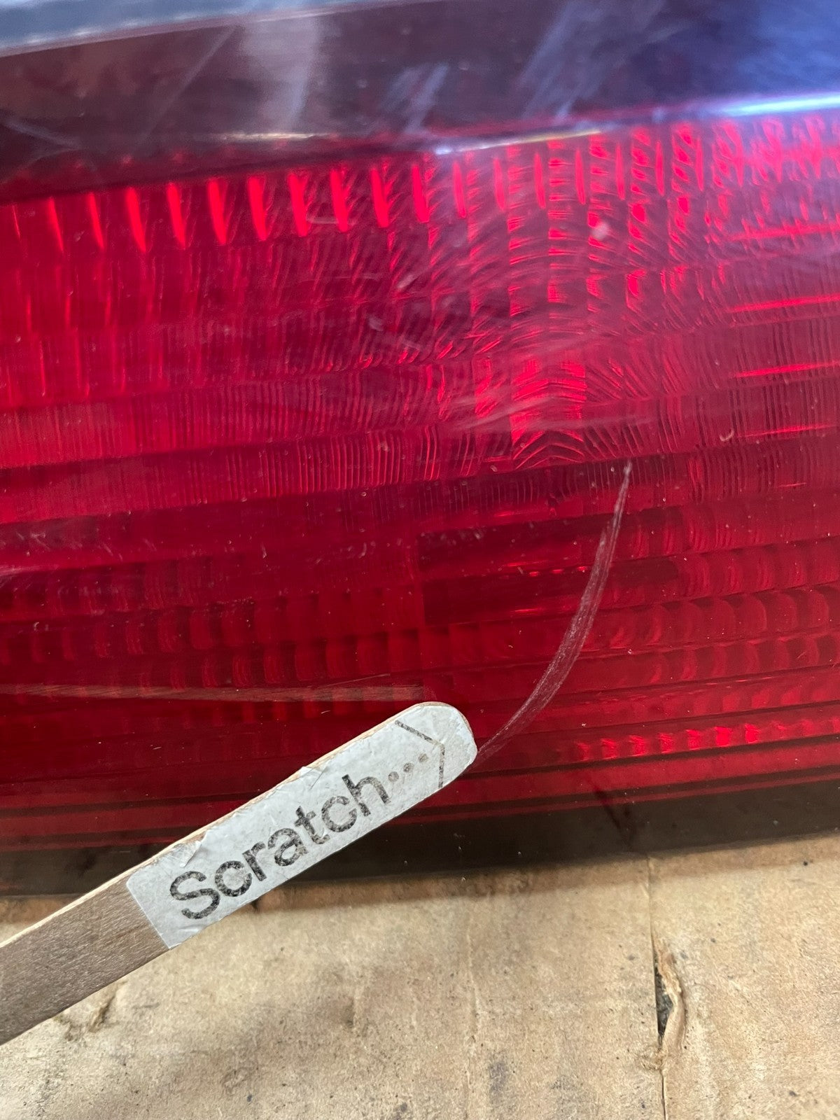 2002 - 2004 Subaru Outback Trunk Hatch Lid Tail Light Panel Center AD0128 DG4