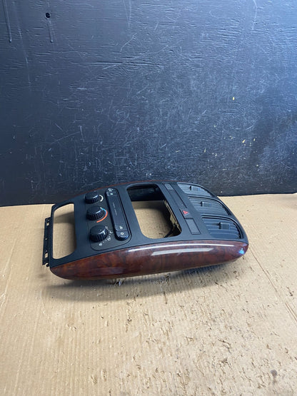 2004-2007 Chrysler Town Country Climate Control Panel Center Dash Trim AF1548 DG2