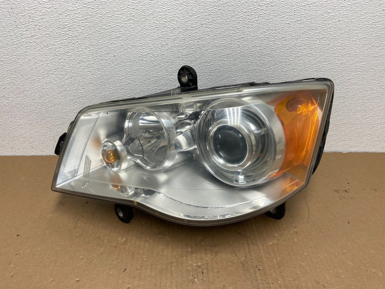 2008 to 2016 Chrysler Town and Country Left Driver Lh Xenon Headlight AB6450 DW0