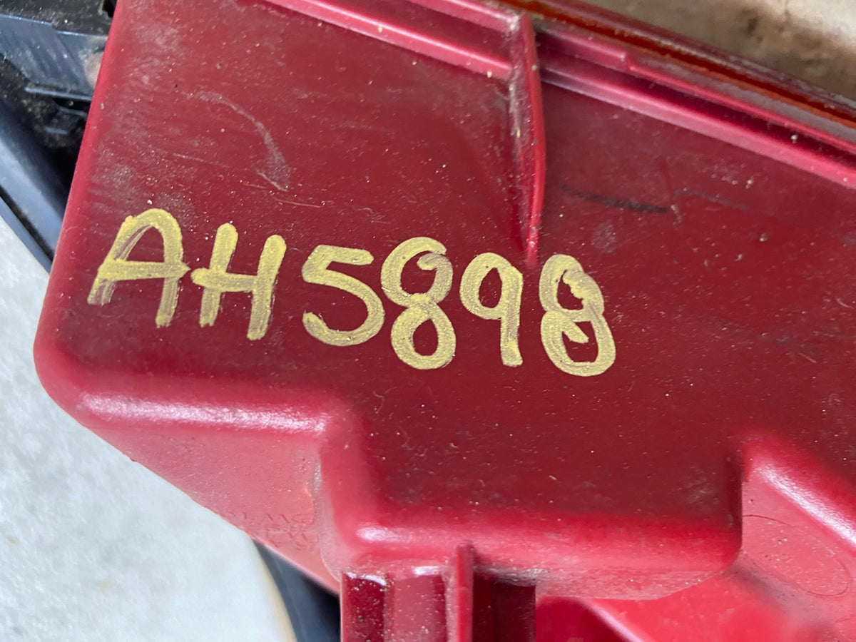 2004 2005 2006 Hyundai Elantra Sedan Right Passenger Tail Light AH5898 LK6