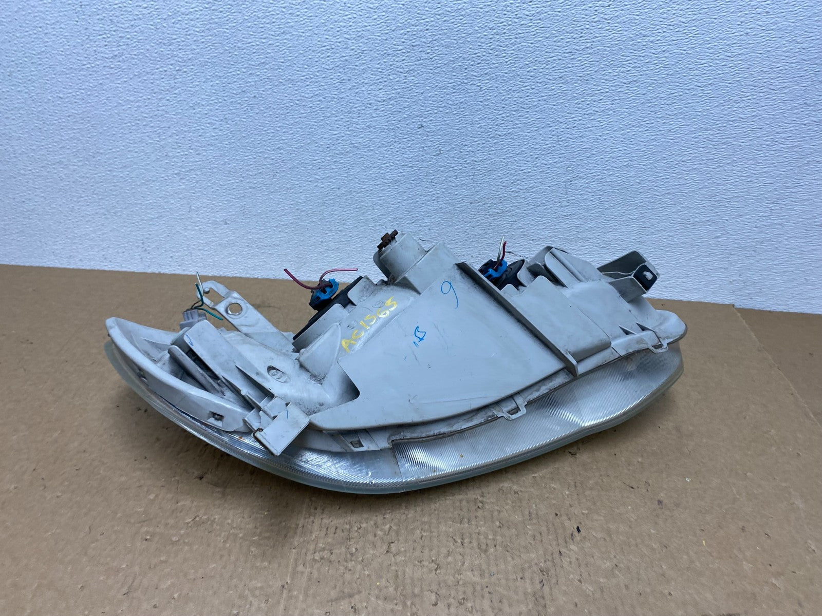 2003 to 2004 Toyota Corolla Left Driver LH side Headlight Oem AC1565 DW6