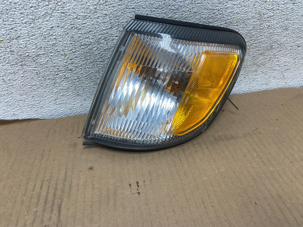 2001-2002 Subaru Forester Left Driver LH Side Corner Turn Signal AH3040 DG0